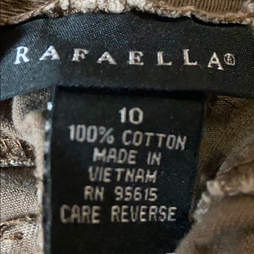 Rafaella Capris - Picture 3 of 3